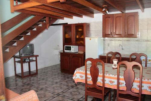 Hostal Residencial Aracu�