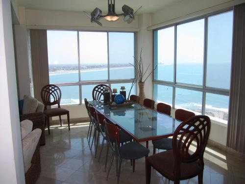 Apartamento Penthouse De Lujo. Carabelas De Col�n