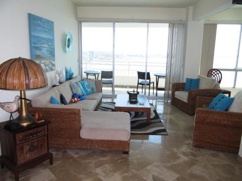 Apartamento Penthouse De Lujo. Carabelas De Col�n