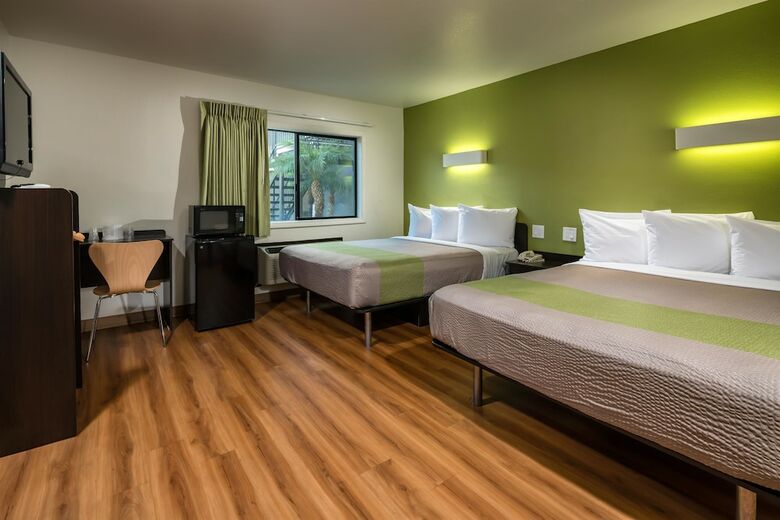 Hotel Motel 6 Canoga Park