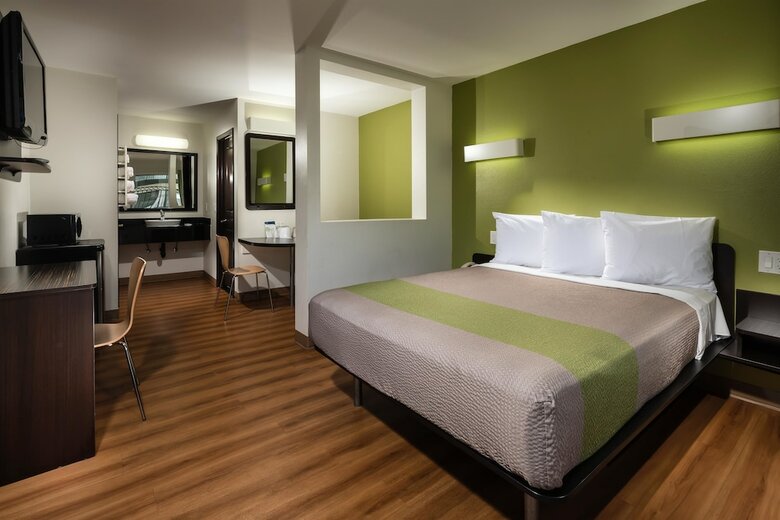 Hotel Motel 6 Canoga Park