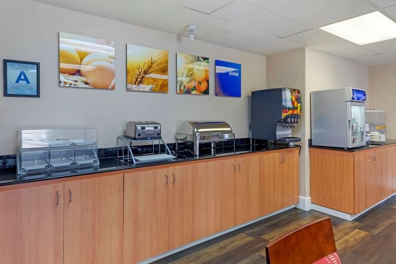 Hotel Comfort Suites