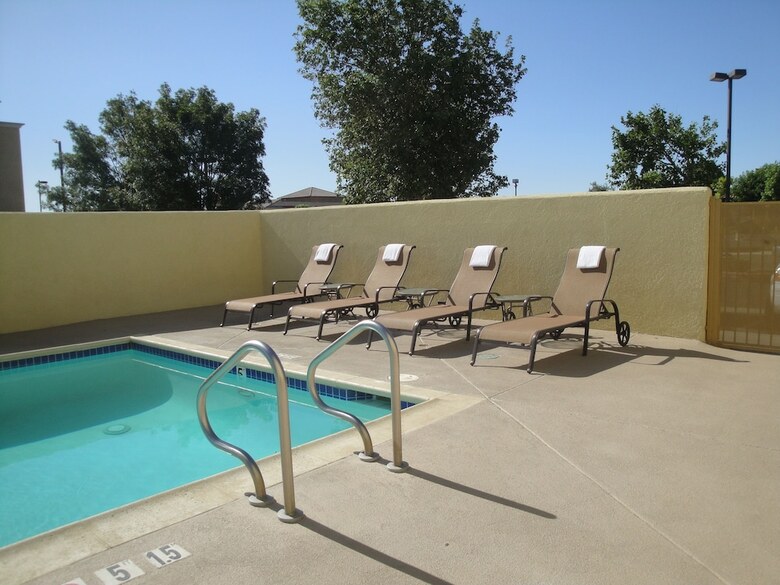 Hotel Comfort Suites