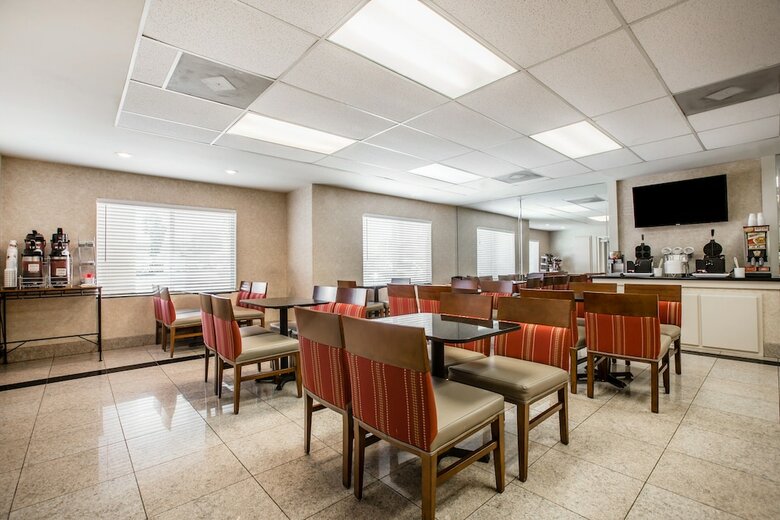 Hotel Comfort Suites