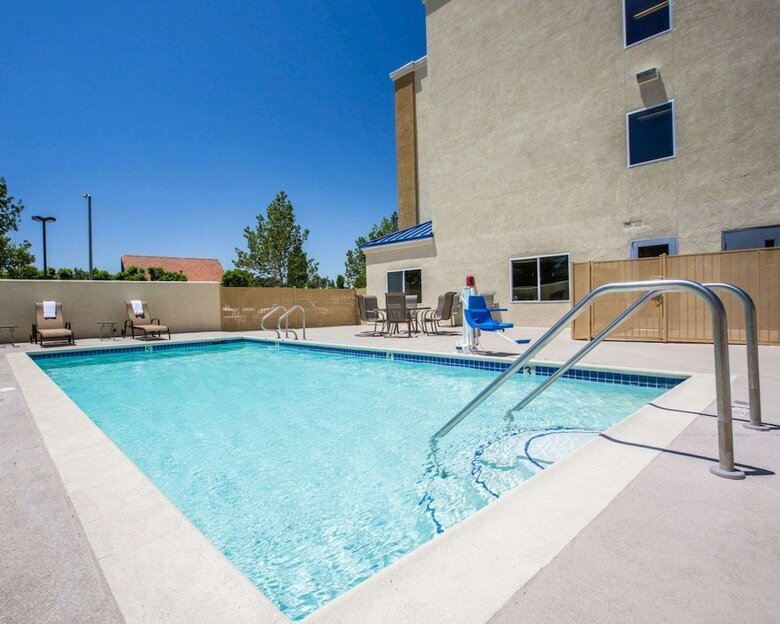 Hotel Comfort Suites