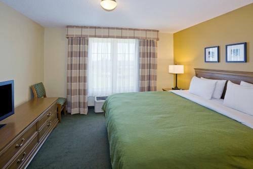 Hotel Country Inn & Suites Salina