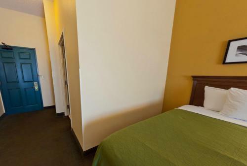 Hotel Country Inn & Suites Salina
