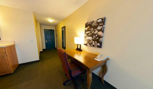 Hotel Country Inn & Suites Salina