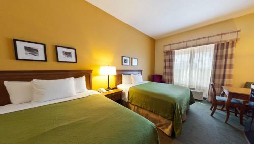 Hotel Country Inn & Suites Salina