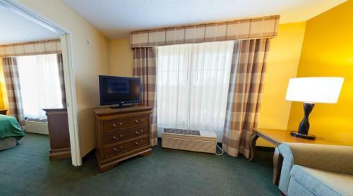 Hotel Country Inn & Suites Salina