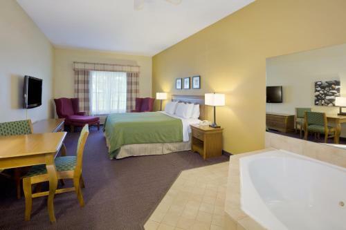 Hotel Country Inn & Suites Salina