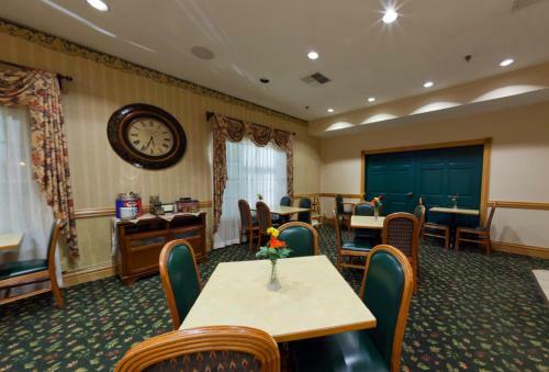 Hotel Country Inn & Suites Salina