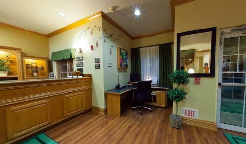 Hotel Country Inn & Suites Salina