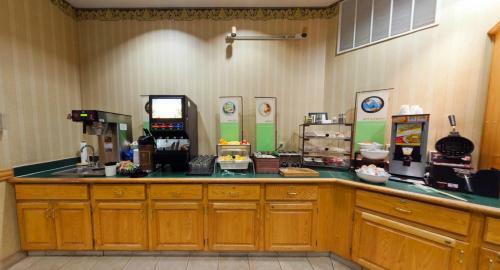 Hotel Country Inn & Suites Salina