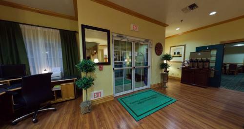 Hotel Country Inn & Suites Salina