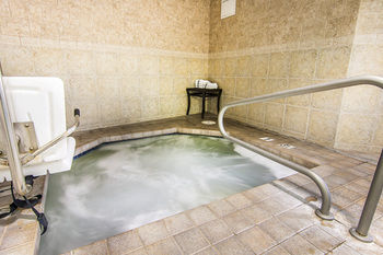 Hotel Comfort Suites Airport