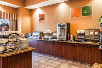 Hotel Comfort Suites Airport