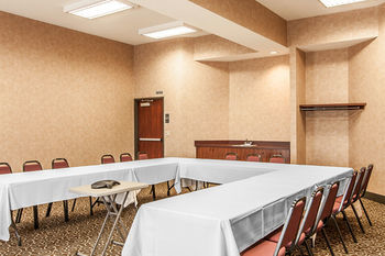 Hotel Comfort Suites Airport