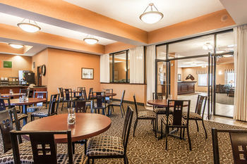 Hotel Comfort Suites Airport