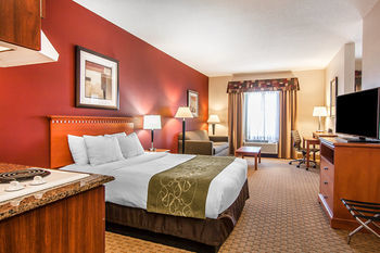 Hotel Comfort Suites Airport