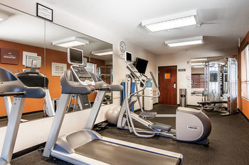 Hotel Comfort Suites Airport