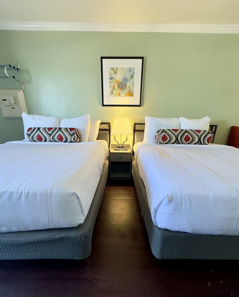 Hotel Marina Village Inn