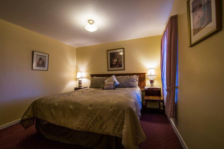 Historic Cary House Hotel