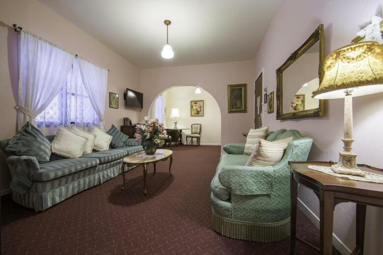 Historic Cary House Hotel