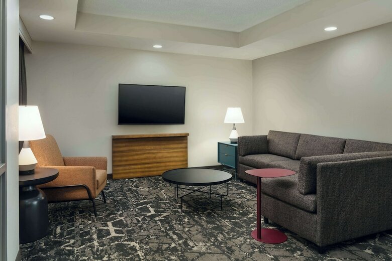 Embassy Suites Hampton Roads - Hotel Spa & Convention Cente
