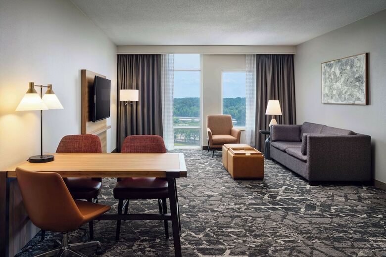 Embassy Suites Hampton Roads - Hotel Spa & Convention Cente