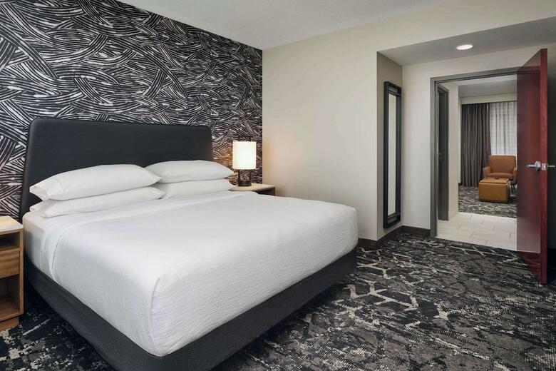 Embassy Suites Hampton Roads - Hotel Spa & Convention Cente