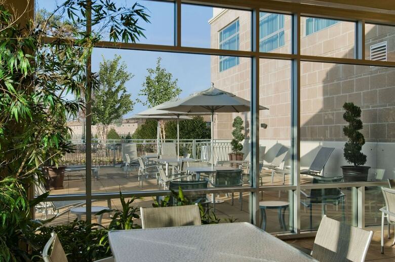 Embassy Suites Hampton Roads - Hotel Spa & Convention Cente