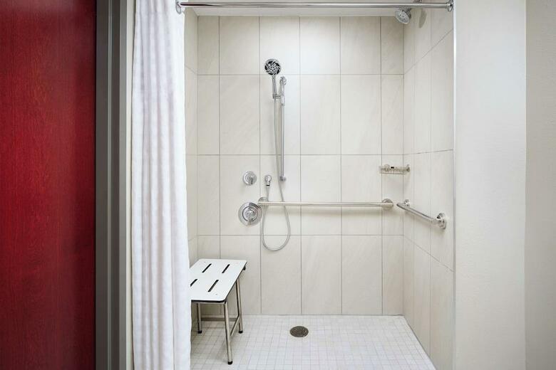 Embassy Suites Hampton Roads - Hotel Spa & Convention Cente