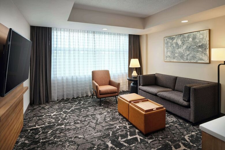 Embassy Suites Hampton Roads - Hotel Spa & Convention Cente