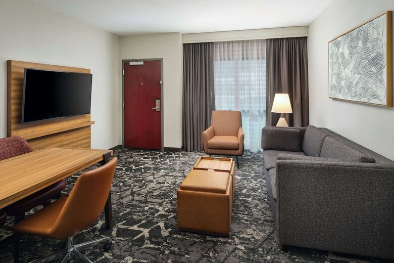 Embassy Suites Hampton Roads - Hotel Spa & Convention Cente