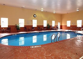 Hotel Comfort Suites Airport