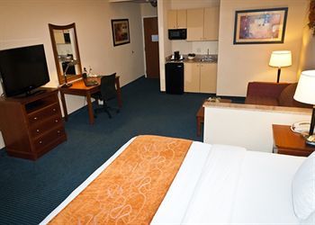 Hotel Comfort Suites Airport