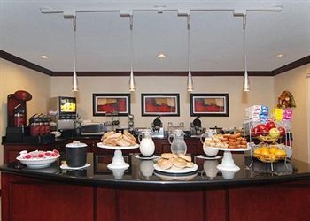 Hotel Comfort Suites Airport