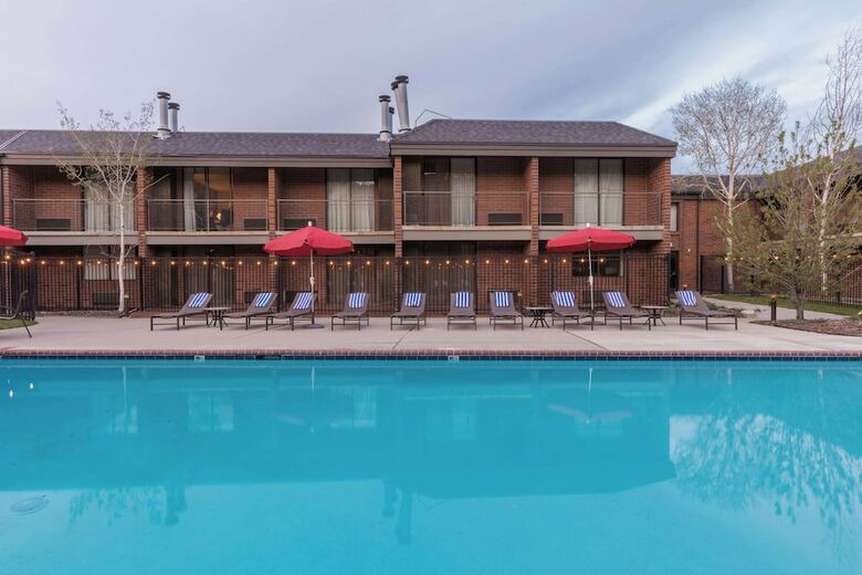 Yarrow Resort Hotel