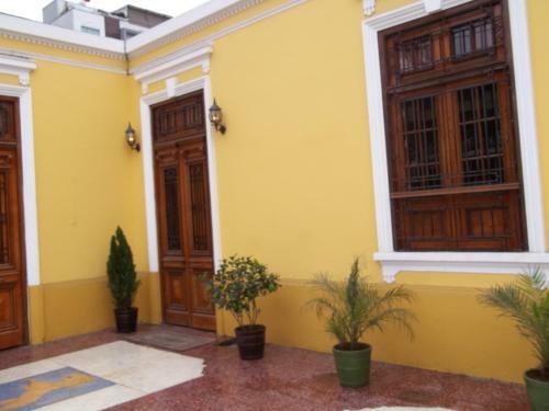 Residencial Miraflores B&B