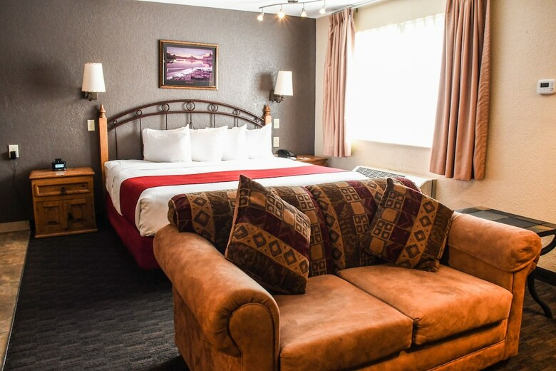 Hotel Aarchway Inn