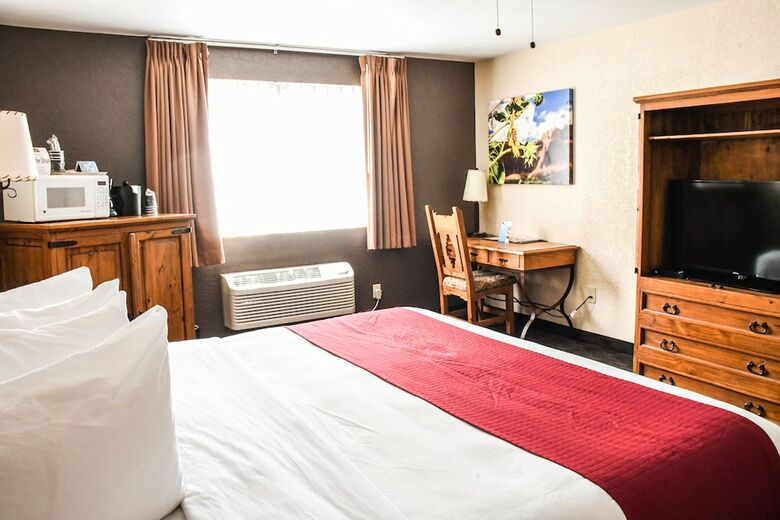Hotel Aarchway Inn