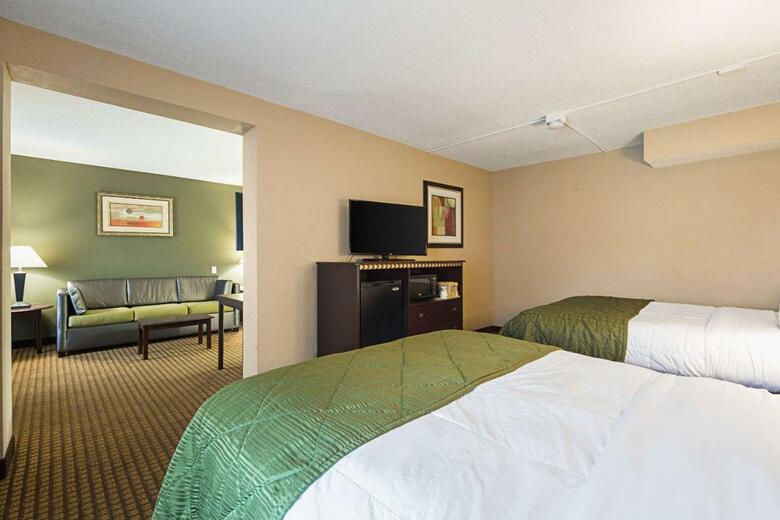 Hotel Clarion Inn & Suites