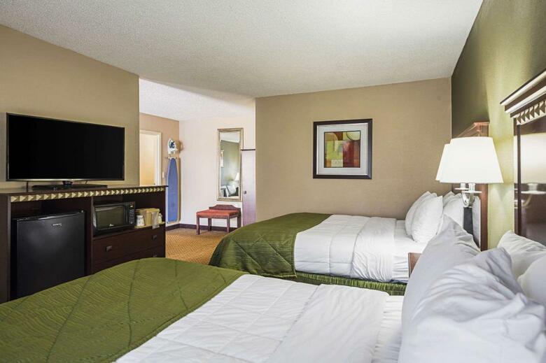 Hotel Clarion Inn & Suites