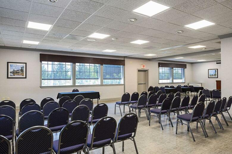 Hotel Clarion Inn & Suites