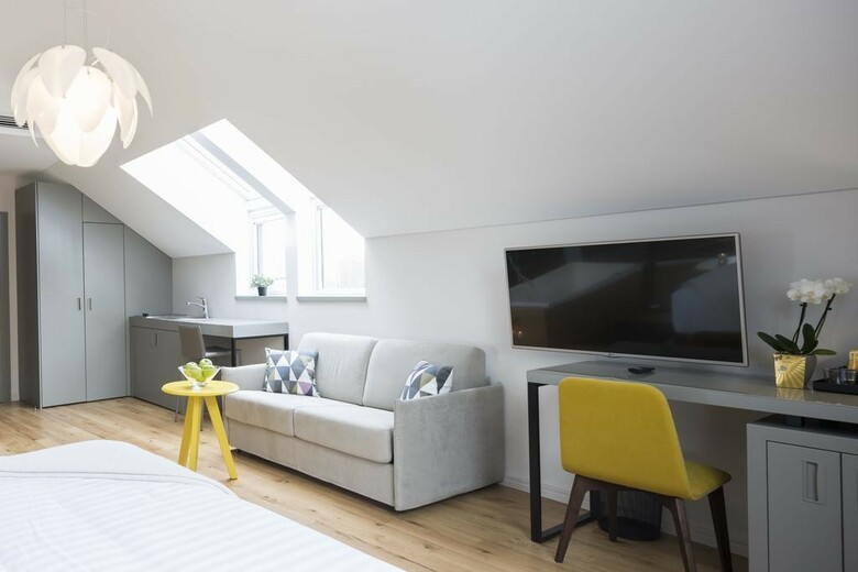 Livris Hotel