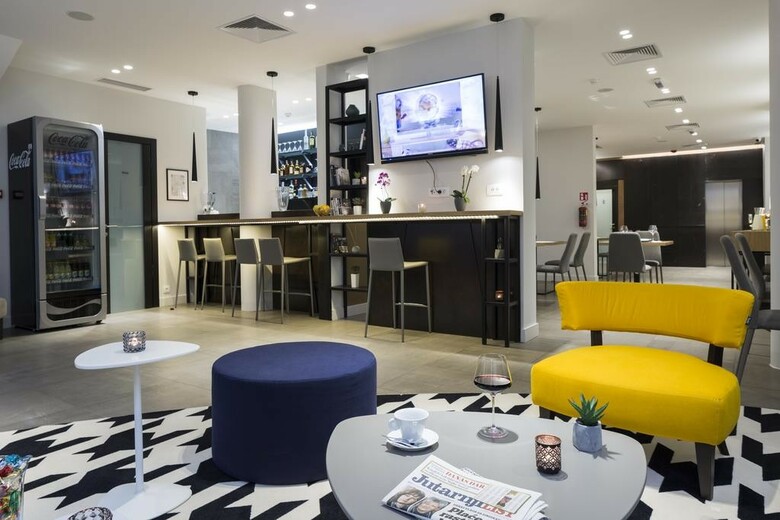 Livris Hotel
