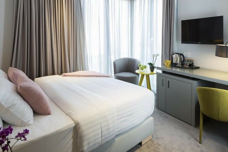 Livris Hotel