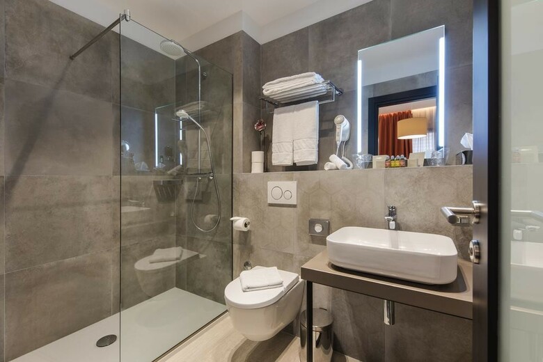 Livris Hotel