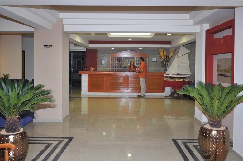 Hotel Emerald Studio And Apartments